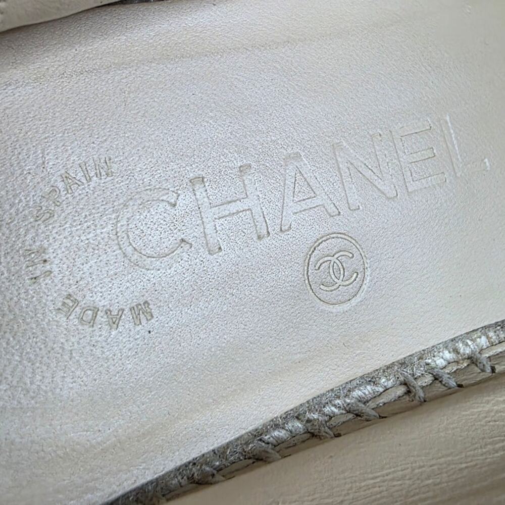 Authentic CHANEL Velvet Logo Espadrilles Beige Taupe Black Cap Toe Flats EU 38 - Picture 8 of 11